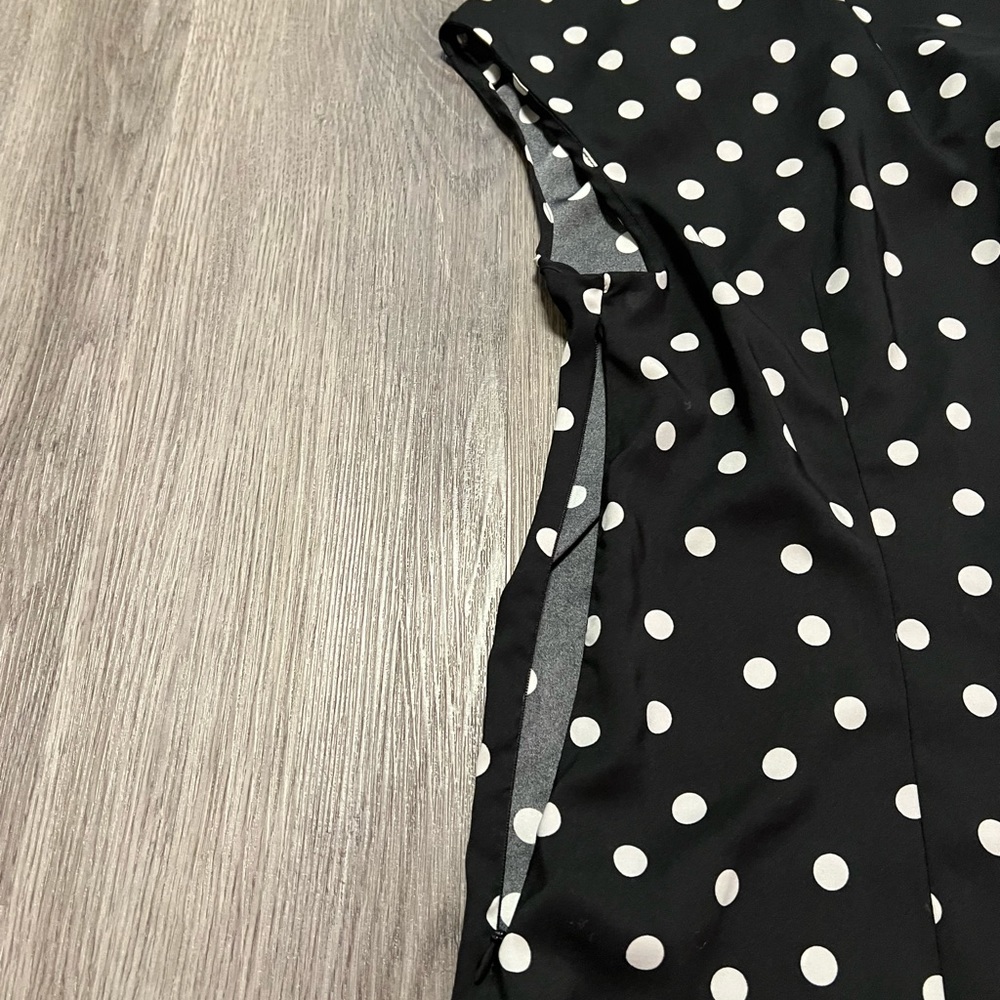 EXPRESS Womens Sz L Black White Polka Dot Short Sleeve V Neck - Picture 6 of 8